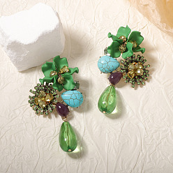 Зеленый лайм Серьги-гвоздики в форме цветка со слезинкой из сплава со стразами, cmолой, античное золото , зеленый лайм, 87x43 мм