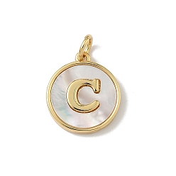 Letter C Латунный паве натуральный ракушка плоский круглый с буквенными подвесками, реальный 18 k позолоченный, долговечный, без свинца и без кадмия, стойки покрытие, цвет морской раковины, буква С, 15x13x2 мм, отверстие : 3 мм