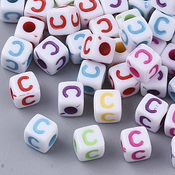 Letter C Белые непрозрачные акриловые бусины, горизонтальное отверстие, куб с разноцветными буквами, letter.c, 5x5x5 мм, отверстие : 2 мм, Около 5000 шт / 500 г