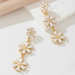 Белый Серьги-гвоздики из цветочного сплава и страз, с эмалью, золотые, белые, 70x20 мм