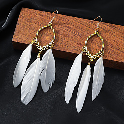 Белый Серьги-подвески из сплава в виде конского глаза с пером., золотые, белые, 150x58 мм