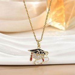 Золотой Школьная латунная микропаве с прозрачными кубическими циркониями, эмаль черного цвета 2026 подвеска в виде выпускной шапки, золотые, 17.72 дюйм (45 см), удлинитель 50мм, Кулон : 20 мм