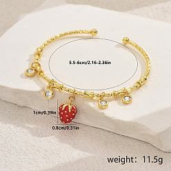 Клубника Латунные браслеты-манжеты с паве из кубического циркония, браслеты с подвесками для женщин, клубника, внутренний диаметр: 2-1/8 дюйм (5.5 см) ~ 2-3/8 дюйм (6 см)