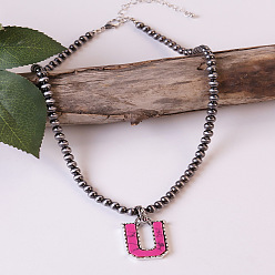 Letter U Ожерелья из круглых пластиковых бусин с инициалом из окрашенной синтетической бирюзы CCB для женщин, темно-розовыми, Буква U, 18.90 дюйм (48 см)