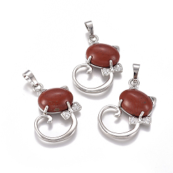 Красный Камень Кулоны с котятами из красной яшмы, с латунными находками платинового тона и хрустальным стразами, кошка в форме банта, 32x25.5x7.5 мм, отверстие : 4.5x7 мм