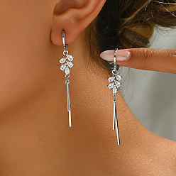 Серебро Элегантные латунные серьги-кольца с кисточками из прозрачного кубического циркония в форме листа для женщин в подарок на свидание, серебряные, 62x9 мм