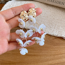 Blanco Pendientes colgantes de aleación y acrílico para mujer, flor, dorado, blanco, 83x17 mm
