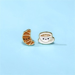 (52) Непрозрачная лаванда Серьги-гвоздики из цинкового сплава с эмалью, круассан и чашка кофе, золотой свет, разноцветные, 15x10 мм