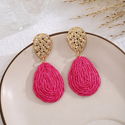 Фуксиновый Серьги-гвоздики из рафии и железа в богемном стиле, слеза, золотые, красно-фиолетовые, 65x29 мм