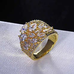 Прозрачный Латунные микро проложить пальцев кольца кубического циркония, цветок, золотые, прозрачные, размер США 7 (17.3 мм)