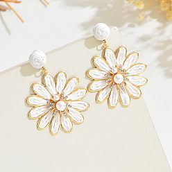 Белый Серьги-гвоздики из цветочного сплава из рафии, с пластиковым жемчугом и хрустальными стразами, золотые, белые, 60x45 мм