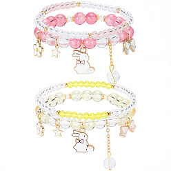Color mezclado 2bolsos 2 pulseras elásticas de plástico y cuentas de vidrio de colores, Pulseras con dijes de esmalte de aleación para mujer., conejo, dorado, coral luz, con 1pc bolsas con cordón, color mezclado, diámetro interior: 2.36 pulgada (6 cm)