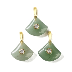 Aventurina Verde Colgantes naturales aventurina verde, con detalles de latón dorado micro pavé de circonita cúbica transparente, dije en forma de abanico, 26~27.5x20~20.5x7.5~8 mm, agujero: 5x3 mm