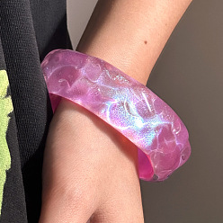 Камелия Браслеты из смолы для женщин, форма волны, с блеском порошок, камелия, внутренний диаметр: 2-1/2 дюйм (6.2 см)