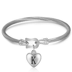 Letter K Браслеты из нержавеющей стали, шарма сердца, цвет нержавеющей стали, для женщин, Письмо K, внутренний диаметр: 2-1/4 дюйм (5.8 см)