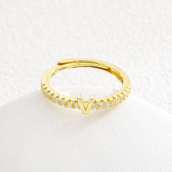 Letter V Регулируемые латунные кольца с микропаве из прозрачных кубических цирконий для женщин, буквы, золотые, Буква V, внутренний диаметр: 16~19 мм