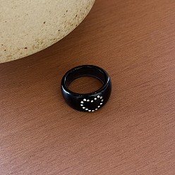 Черный Кольца из смолы и хрустальных стразов, Сердце Pattern, чёрные, размер США 7 1/4 (17.5 мм)