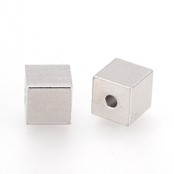 Couleur Acier Inoxydable Résistant au ternissement 304 billes en acier inoxydable, cube, couleur inox, 8x8x8mm, Trou: 2mm