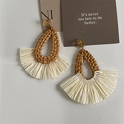 Сиена Серьги-клипсы из ротангового сплава в форме капли с веером, с рафией и травой, золотые, цвет охры, 90 мм