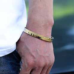 Золотой 201 простые браслеты из нержавеющей стали, Шарнирные браслеты для мужчин и женщин, золотые, внутренний диаметр: 2-1/2 дюйм (6.5 см)