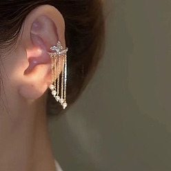 Бабочка Серьги-каффы из сплава для женщин, с фианитами и искусственным жемчугом, бабочка, 15 мм