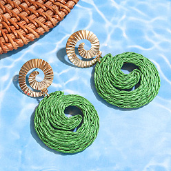 Зеленый лайм Серьги-гвоздики из сплава рафии с висячими мотивами в форме спирали вихря, золотые, зеленый лайм, 64x38 мм