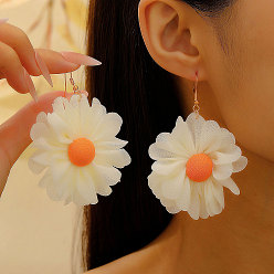 Белый Серьги-подвески из богемной ткани, цветок, золотые, белые, 82x60 мм