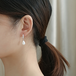 Серебро Серьги-гвоздики в форме капли из латуни с имитацией жемчуга, с четким кубического циркония, серебряные, 30x8 мм