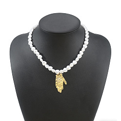 Hamsa Hand Colgante texturizado de aleación, perlas de plástico blanco, collares con cuentas en forma de corazón, dorado, hamsa mano, 18.11 pulgada (46 cm)