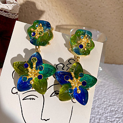 Зеленый Серьги-гвоздики из сплава с цветочным узором, со стразами и смолой, золотые, зелёные, 67x39 мм