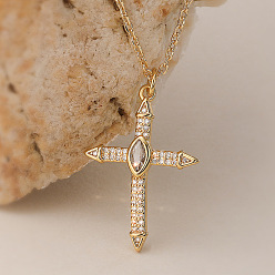 Настоящее золото 18K Подвеска-крест из латуни с микропаве и прозрачными циркониями в виде религиозного символа для женщин., реальный 18 k позолоченный, 17.72 дюйм (45 см), Кулон : 32x21 мм