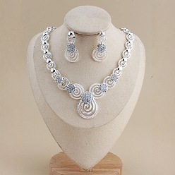 Платина Комплект из ожерелья и серег-гвоздиков из сплава со стразами и кристаллами в форме вихря, платина, 340 мм