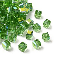 Зеленый лайм Гальваническим стеклянные бусины, кубические, граненые, с половиным покрытием, зеленый лайм, 7x7x7 мм, отверстие : 1.6 мм