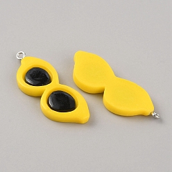 Желтый Непрозрачные подвески смолы, солнцезащитные очки прелести, с платиновыми тоновыми железными петлями, желтые, 45x16x4 мм, отверстие : 2 мм