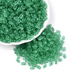 Vert Mer Moyen Perles de rocaille en verre transparent dépoli fgb, arachide, trou rond, teint et cœur, vert de mer moyen, 5.5~6.5x3.5~5x3~3.5mm, Trou: 1.2~1.5mm, environ 4500 pcs / livre
