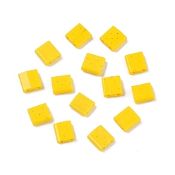 Желтый 2 Отверстие для выпечки краски стеклянные бусины, квадратный, желтые, 5x4.5~5.5x2~2.5 мм, отверстие : 0.5~0.8 мм