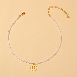 Letter U Круглые пластиковые бусины из жемчуга, 304 плоские круглые подвески из нержавеющей стали с буквами для женщин, белые, золотые, Буква U, 12.99 дюйм (33 см)