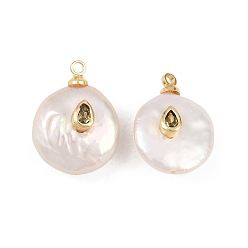 Цвет Оливы Подвески из латуни с микропаве из кубического циркония и натуральным жемчугом, плоский круглый с подвесками в виде слезинок, стойки покрытие, долговечный, без кадмия и без свинца, реальный 18 k позолоченный, оливковый, 16x12x6.5~7.5 мм, отверстие : 1.2 мм