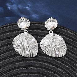 Платина Серьги-гвоздики в форме ракушки из латуни, с абс пластмассовой имитационной жемчужиной, долговечный, стойки покрытие, без свинца и без кадмия, платина, 34x21 мм