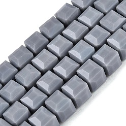 Серый Непрозрачное стекло бисер нитей, кубические, граненые, серые, 5~6x5~6x5~6 мм, отверстие : 1~1.5 мм, около 91~100 шт / нитка, 20.28~22.24 дюйм (51.5~56.5 см)