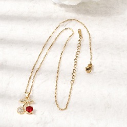 Золотой Подвеска в виде вишни из латуни с прозрачными и красными кубическими циркониями 304 цепочка из нержавеющей стали для женщин, золотые, 15.79 дюйм (40.1 см)