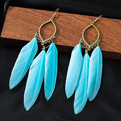 Голубой Серьги-подвески из сплава в виде конского глаза с пером., золотые, голубой, 150x58 мм