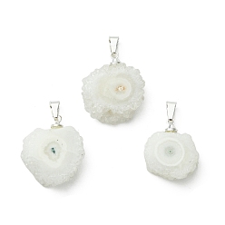 Гальванический Агат Подвески из натурального агатового агата с друзами в форме подсолнуха, Подвески-самородки с латунной застежкой на дужке, серебряный цвет гальваническим, 19~22x16.5~18x5.5~6 мм, отверстие : 6x3.5 мм