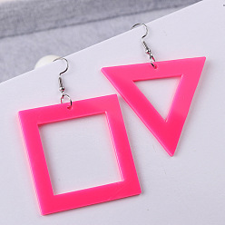 Фуксиновый Непрозрачные акриловые болтаться серьги, квадрат и треугольник, золотые, слева и справа, красно-фиолетовые, 71x50 мм и 55x65 мм