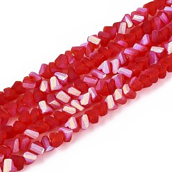 Малиновый Матовые прозрачные стеклянные бусины, треугольные, с половиным покрытием, с покрытием AB цвета, малиновый, 2.5~3.5x4~4.5x4~4.5 мм, отверстие : 0.9 мм, около 135 шт / нитка, 11.61 дюйм (29.5 см)