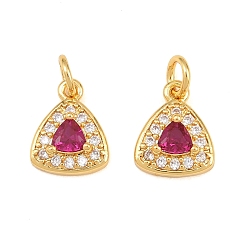 Chapado en Oro Real 18K Micro pavé de latón encantos de circonita cúbica rojo violeta medio, encantos triángulo, sin plomo y cadmio, chapado en rack, larga duración plateado, real 18 k chapado en oro, 11x9x3.5 mm, agujero: 3 mm