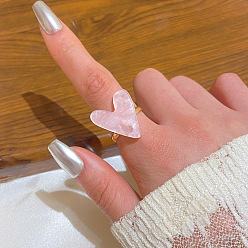 Pink Женские кольца из латуни с акриловыми вставками, золотые, розовые, Сердце: 21x20 mm, внутренний диаметр: 18 мм