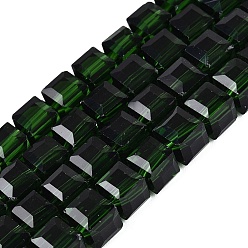 Verde Oscuro Cuentas de vidrio transparentes, cubo, facetados, verde oscuro, 7x7x6.5~7 mm, agujero: 1.2~1.6 mm, sobre 96~101 unidades / cadena, 25.39~28.54 pulgada (64.5~72.5 cm)