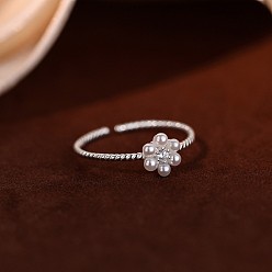 Платина Открытые кольца-манжеты из латуни, прозрачного кубического циркония и пластиковых жемчужин для женщин., цветок, платина, внутренний диаметр: регулируемый