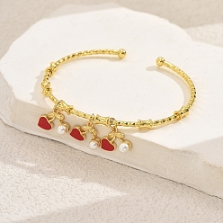 Сердце Милые и симпатичные браслеты-манжеты из латуни с эмалью, браслеты с подвесками для женщин, с имитацией жемчуга, сердце, внутренний диаметр: 2-3/8 дюйм (6 см)